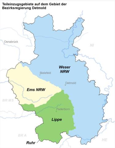 Die Karte zeigt die Lage der Teileinzugsgebiete innerhalb des Zuständigkeitsbereichs der Bezirksregierung Detmold. Im Nordwesten liegt das Einzugsgebiet der EMS NRW, darunter befindet sich das EZG der Lippe. Im Westen liegt das EZG der Weser NRW.