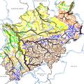 Eine Karte zeigt die Verbreitung der Fließgewässertypen in NRW.  