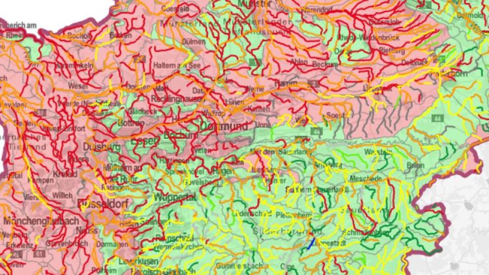 Es ist ein Ausschnitt aus einer NRW-Karte zu sehen, deren Flächen grün oder rot eingefärbt sind.
